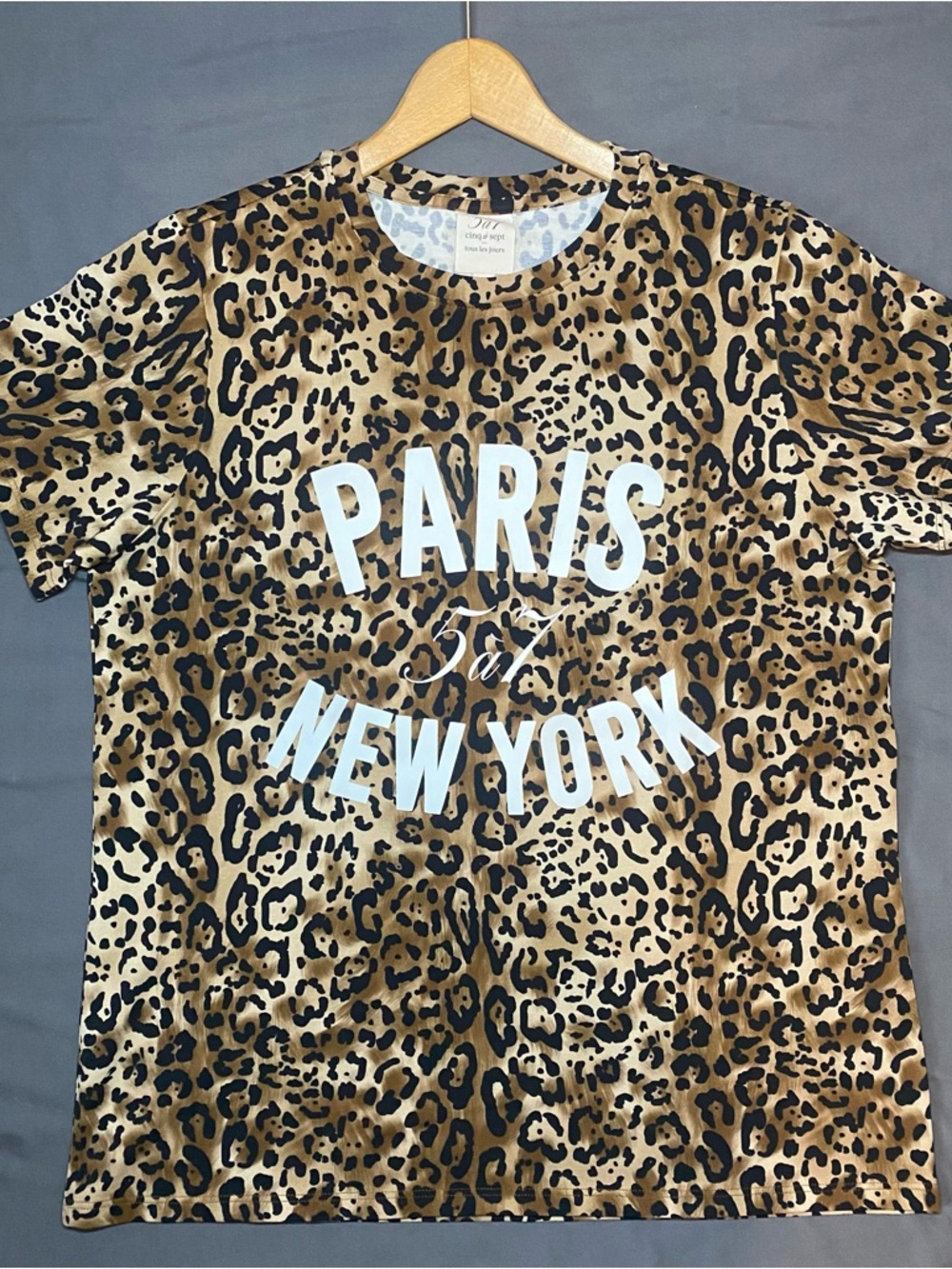 Cinq à Sept Paris New York Leopard Print T-Shirt Women’s Medium Graphic Tee